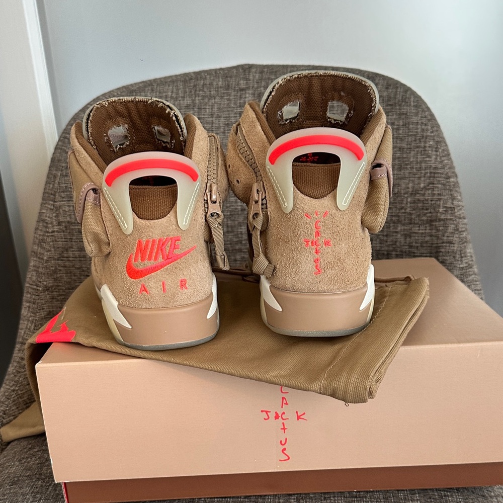 Travis Scott x Air Jordan 6 Retro ‘British Khaki’ - Picture 4 of 6